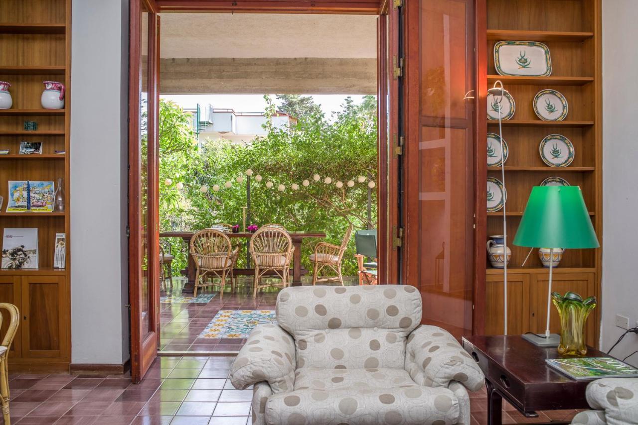 Villa Costanza Мондело Екстериор снимка