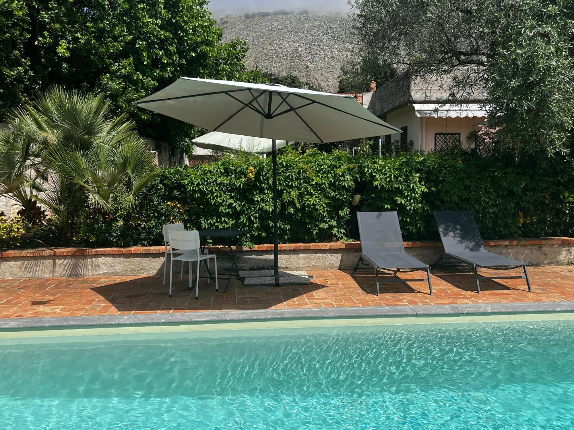 Villa Costanza Мондело Екстериор снимка