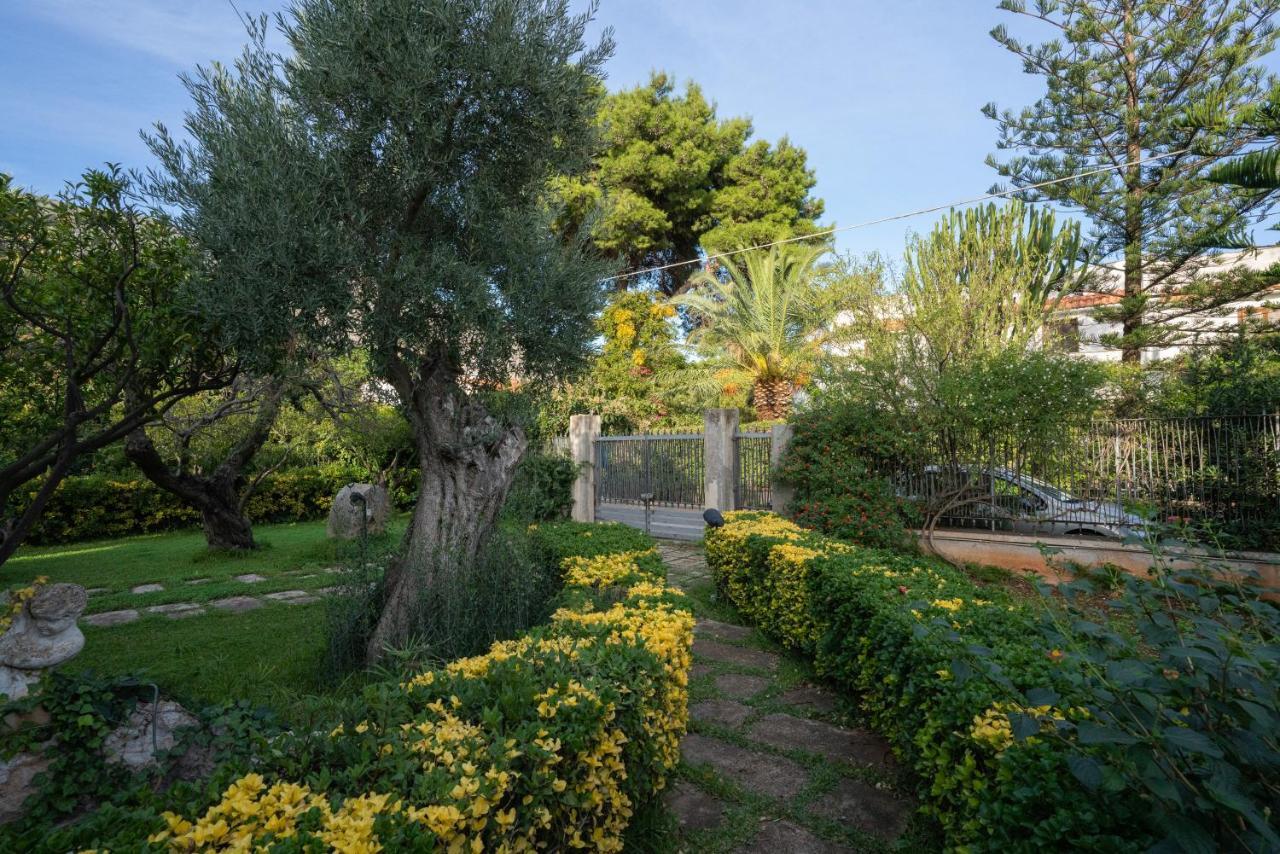 Villa Costanza Мондело Екстериор снимка
